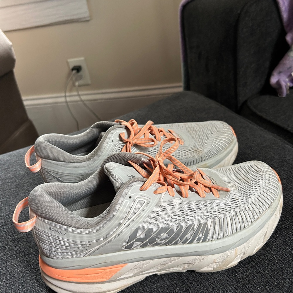Hoka One One Women's Bondi 7 - Light Gray and Peach